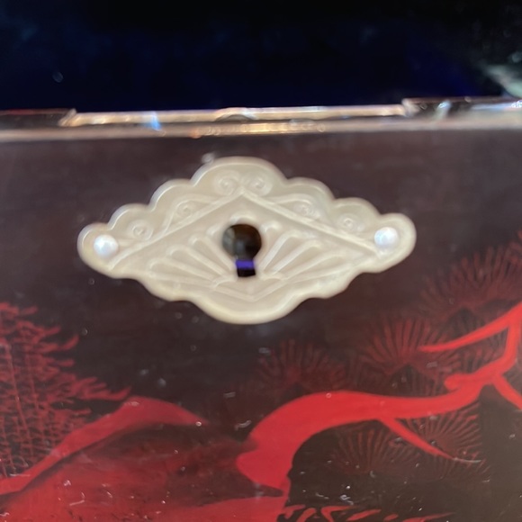 Black lacquer | made in Japan musical jewelry box with key - Picture 5 of 9